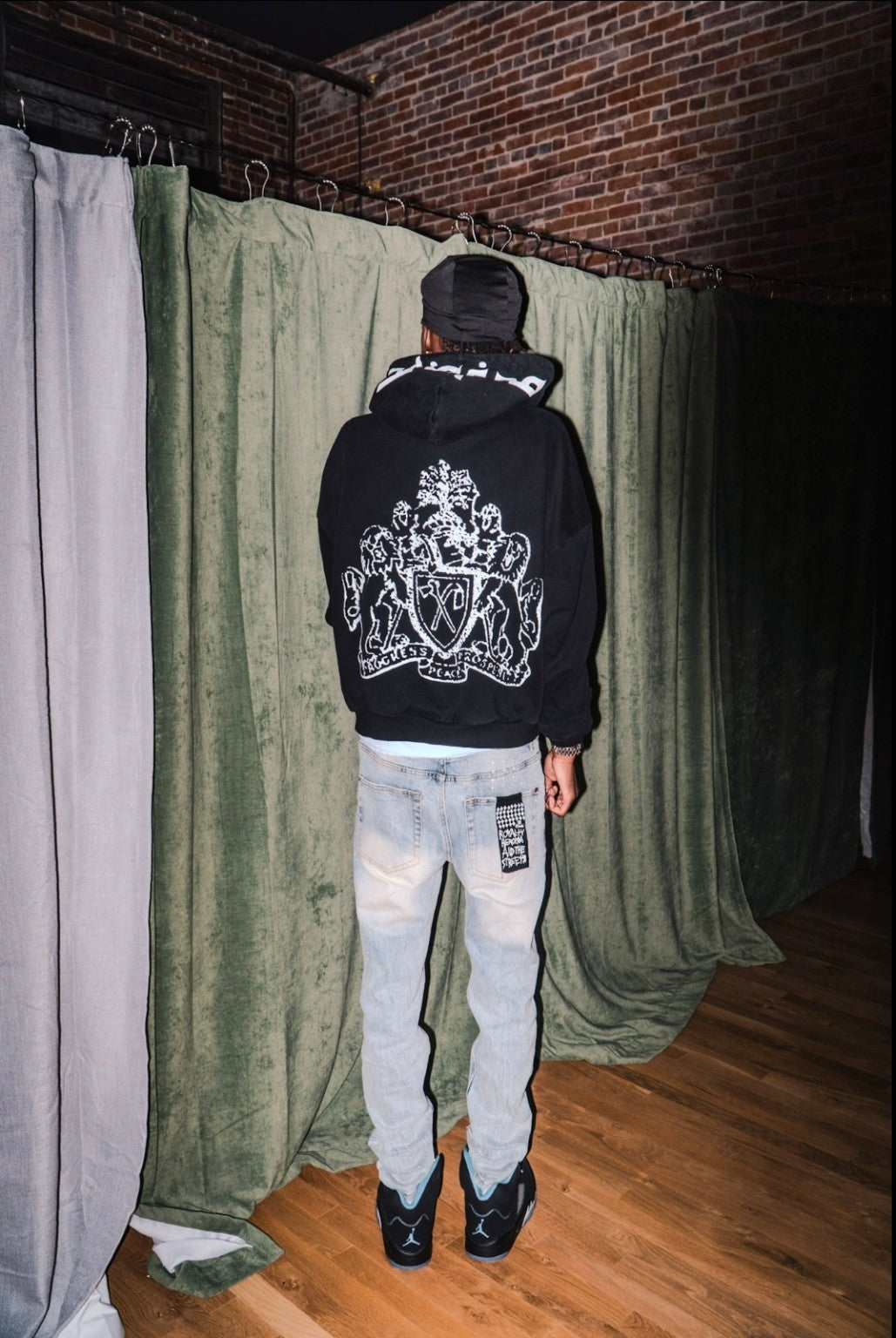 Shafra hoodie indoor full outfit